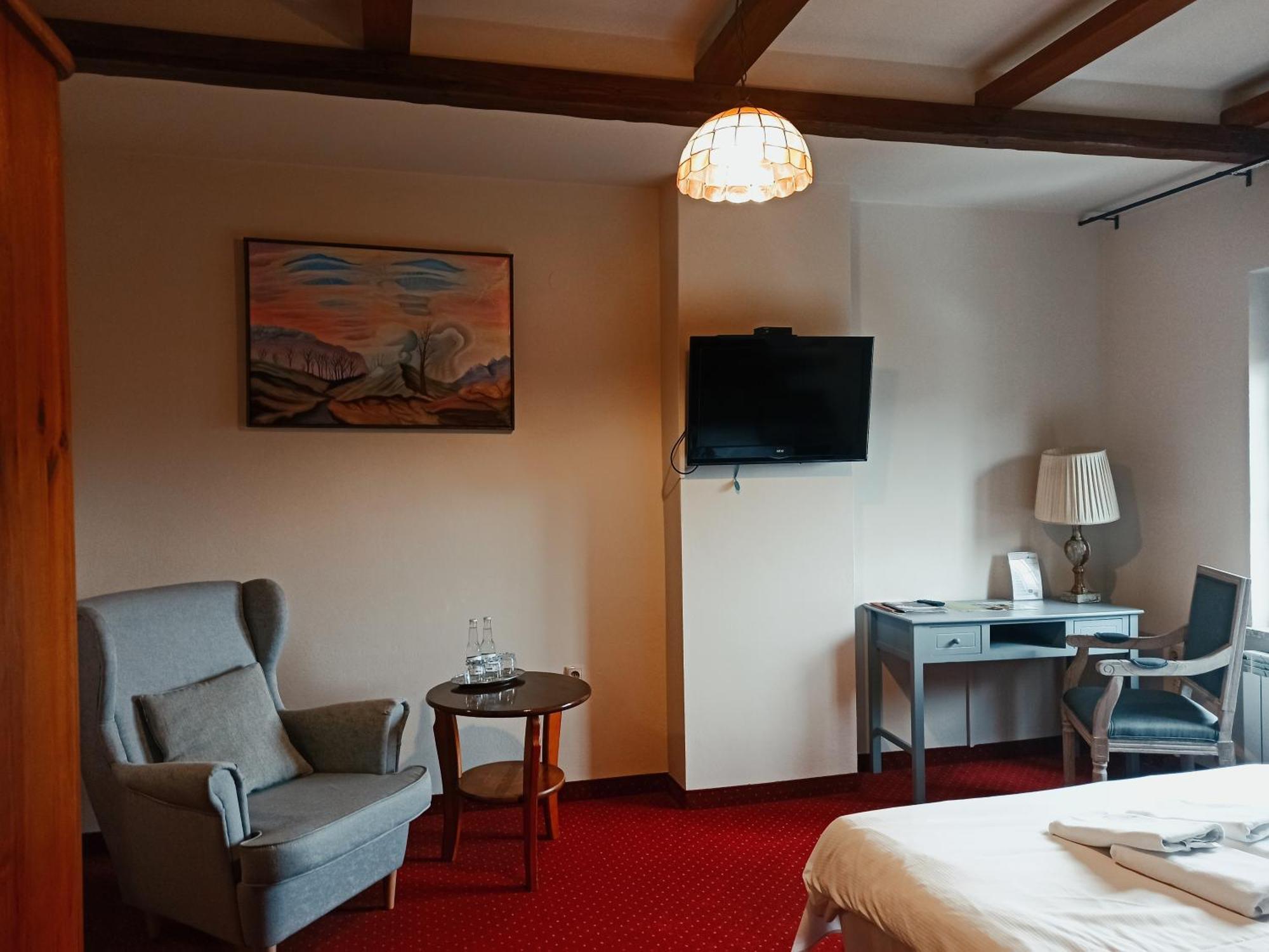 Hotel Restauracja Jas Wedrowniczek Rymanów Dış mekan fotoğraf