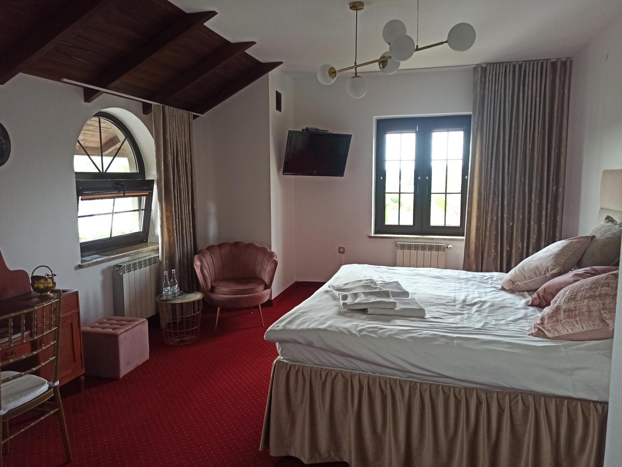 Hotel Restauracja Jas Wedrowniczek Rymanów Dış mekan fotoğraf