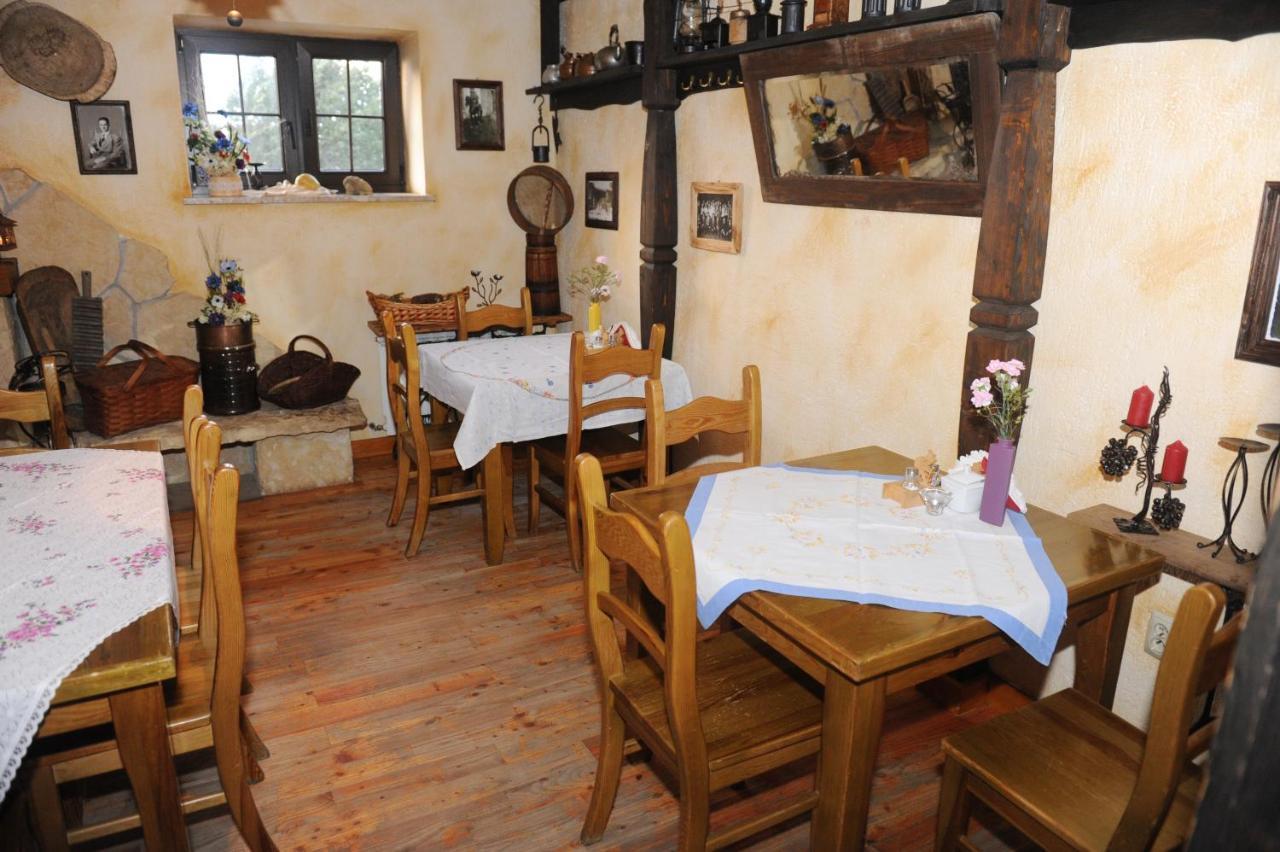 Hotel Restauracja Jas Wedrowniczek Rymanów Dış mekan fotoğraf